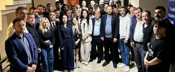 Gençlerin ve kadınların  başkanları ana kademede