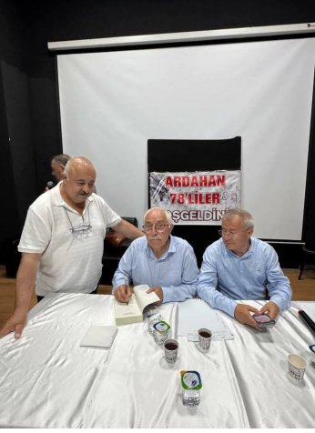 Çiftçi, Kurmaysız Devrimciler’i Esenyurt’ta imzaladı