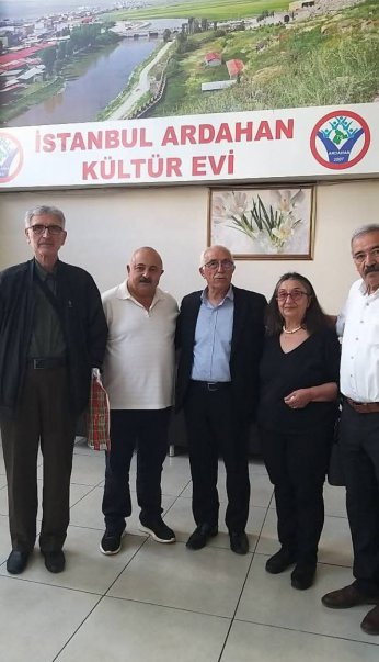 Çiftçi, Kurmaysız Devrimciler’i Esenyurt’ta imzaladı