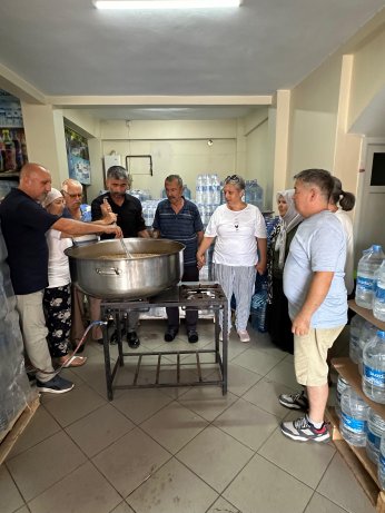 Buğdayı akşamdan kırıp  dört saat kaynattı 