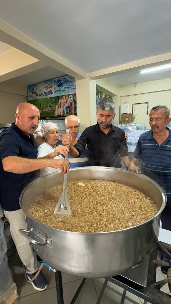 Buğdayı akşamdan kırıp  dört saat kaynattı 