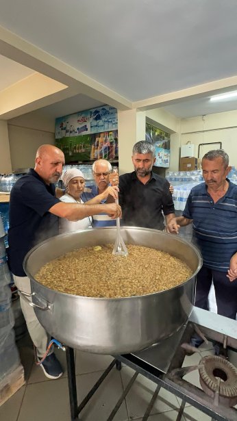 Buğdayı akşamdan kırıp  dört saat kaynattı 