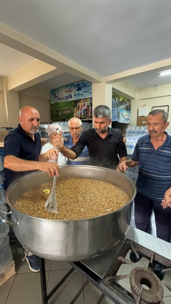 Buğdayı akşamdan kırıp  dört saat kaynattı 