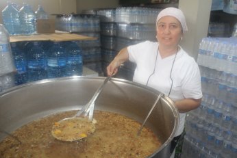 Buğdayı akşamdan kırıp  dört saat kaynattı 