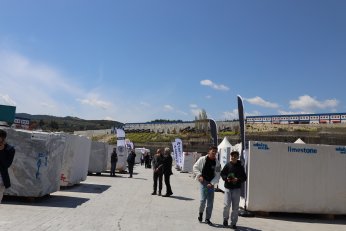 Doğal taşta doğalötesi güç birliği