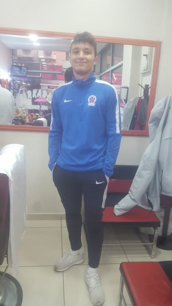 Algısı açık. Reaksiyonu Çok iyi. Beyefendi