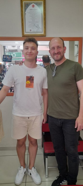 Algısı açık. Reaksiyonu Çok iyi. Beyefendi