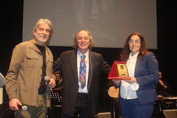 Veda etmiyorum. Son  soluğa kadar buradayım