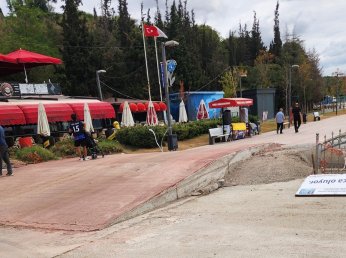 Çocuk parkına sıfır İş güvenliği de sıfır