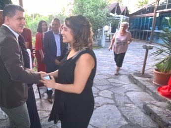 Bu yaz nişan. Diğer yaz düğün 