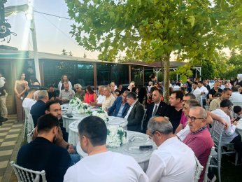 Bu yaz nişan. Diğer yaz düğün 