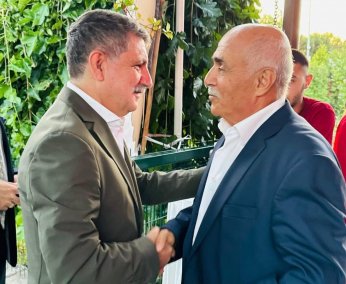 Bu yaz nişan. Diğer yaz düğün 