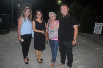 Bu yaz nişan. Diğer yaz düğün 