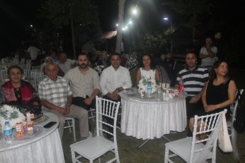 Bu yaz nişan. Diğer yaz düğün 