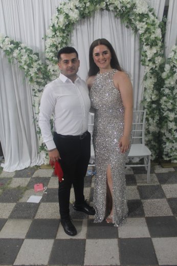 Bu yaz nişan. Diğer yaz düğün 