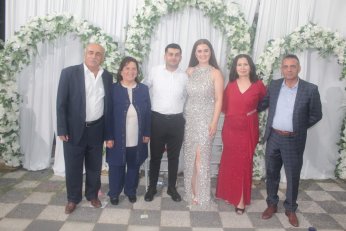 Bu yaz nişan. Diğer yaz düğün 