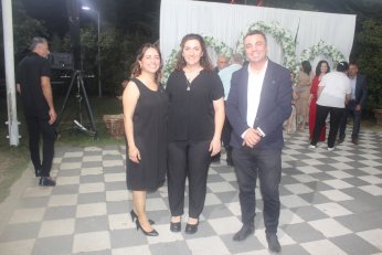 Bu yaz nişan. Diğer yaz düğün 