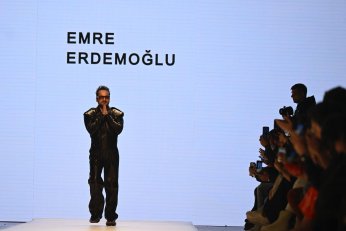 Cennetin Batısında, Kadının Devrimi Başlıyor