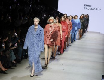 Cennetin Batısında, Kadının Devrimi Başlıyor