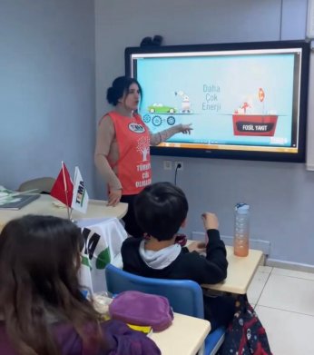 Yaşanabilir gelecek için eğitmeye devam ediyor