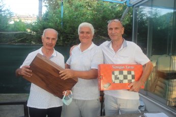 İlk üçe kupa, tavla. Herkese  en iyi su 