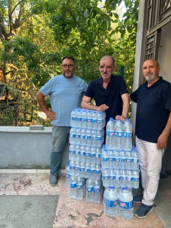 İlk üçe kupa, tavla. Herkese  en iyi su 