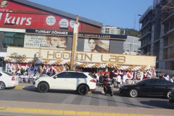 Hook in Lab’a güllük  gülistanlık görkemli açılış