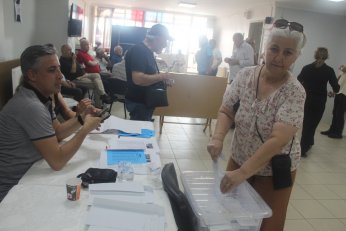 Osman Yılmaz’da beş  kadın her iki listede yer aldı