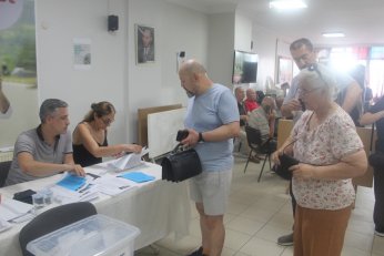 Osman Yılmaz’da beş  kadın her iki listede yer aldı