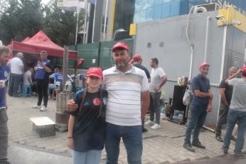 Babaları ve arkadaşlarının haklarını istediler 