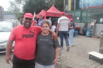 Babaları ve arkadaşlarının haklarını istediler 