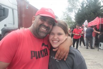 Babaları ve arkadaşlarının haklarını istediler 