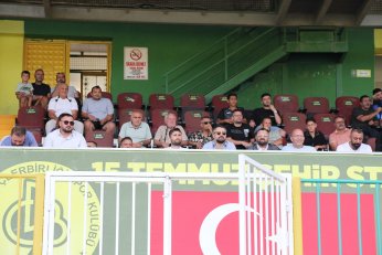 Dostluk maçında 60 futbolcu denediler