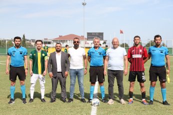 Dostluk maçında 60 futbolcu denediler