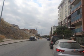 Hafriyat dağ gibi. Otlar riskli. Yeni okul yetişemedi