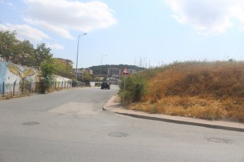 Hafriyat dağ gibi. Otlar riskli. Yeni okul yetişemedi