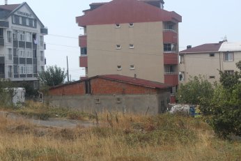 Hafriyat dağ gibi. Otlar riskli. Yeni okul yetişemedi