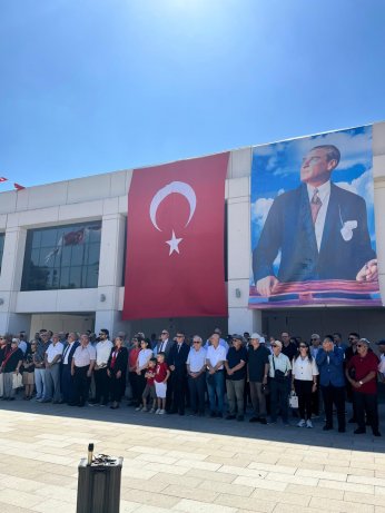 Bir tarafımız gururlu Bir tarafımız buruk 