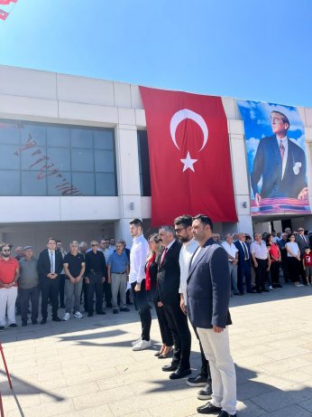 Bir tarafımız gururlu Bir tarafımız buruk 