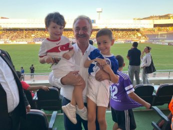 At Mustafa at.  Tut Furkan tut 