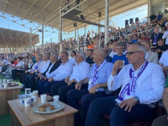 At Mustafa at.  Tut Furkan tut 