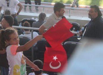 At Mustafa at.  Tut Furkan tut 