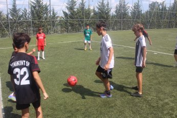 Planlı, programlı, bilimsel  eğitim Yenikent SK’da 