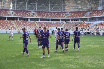 Zirvede, “Bir arkadaşa” bakıp çıktık