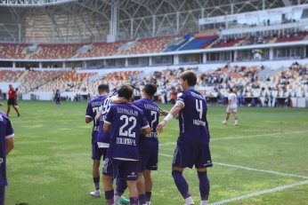 Zirvede, “Bir arkadaşa” bakıp çıktık