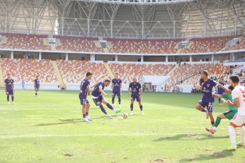 Zirvede, “Bir arkadaşa” bakıp çıktık