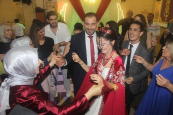 Sazı alah tarı çalah. Oynayalım Terekeme…