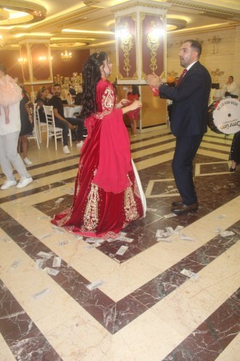 Sazı alah tarı çalah. Oynayalım Terekeme…