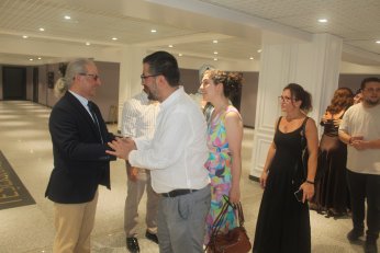 Berfin ile Aliseydi kalemi  bu sefer imza için kullandı