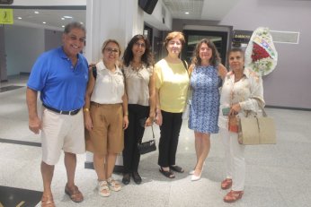 Berfin ile Aliseydi kalemi  bu sefer imza için kullandı